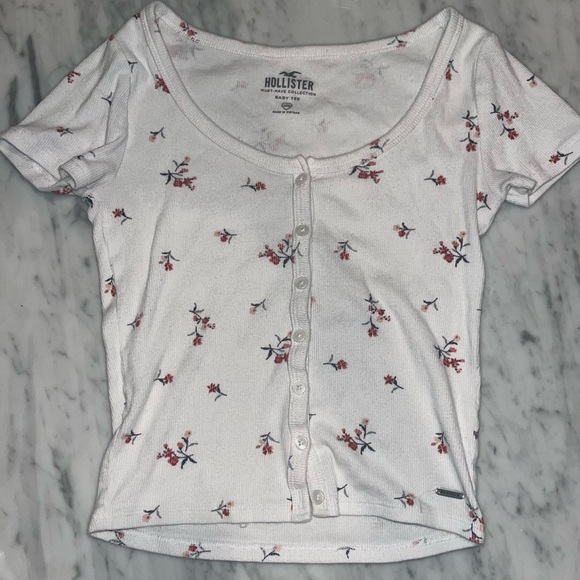 Hollister Baby Tee - Buttoned and Ribbed - Picture 1 of 8